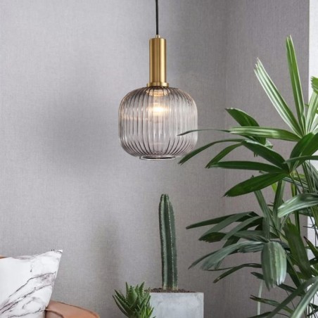 Lampada a sospensione in vetro rigato con supporto in ottone