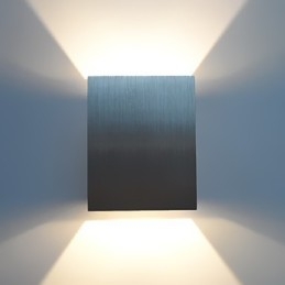 Applique da parete moderna galvanosteggiata, colori assortiti, LED integrato