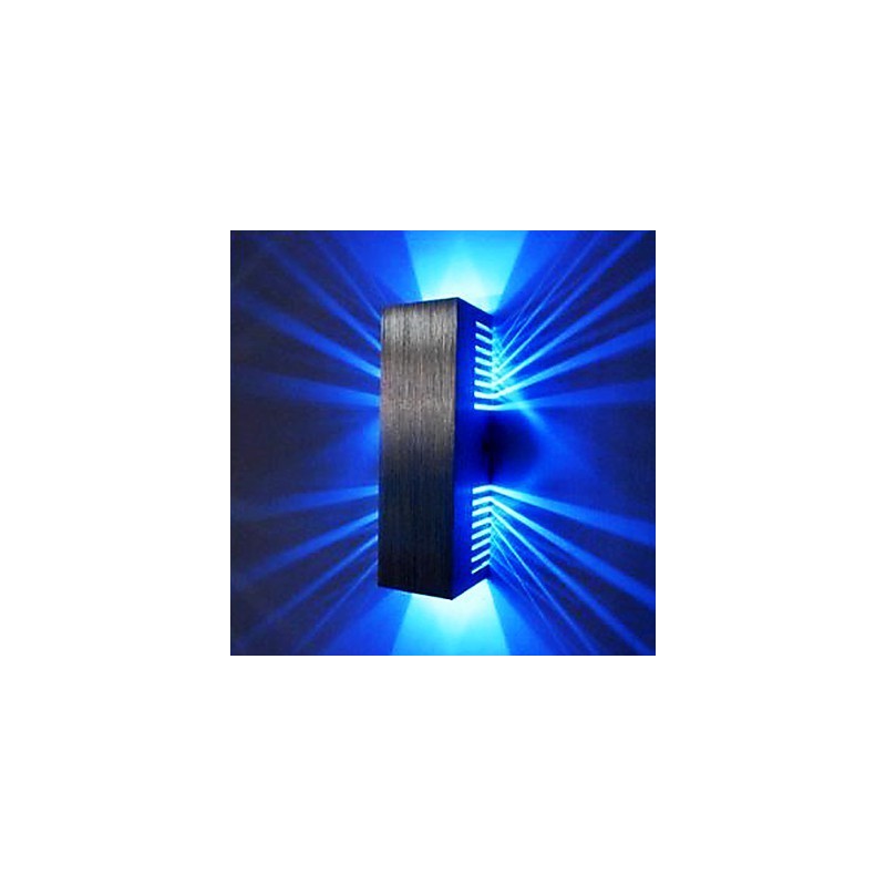 Applique da parete moderna a luce diffusa con 2 paralumi cubici