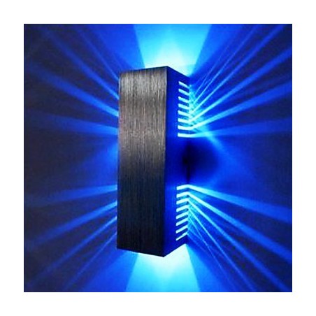 Applique da parete moderna a luce diffusa con 2 paralumi cubici