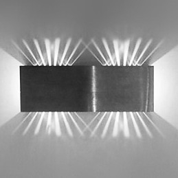 Applique da parete moderna a luce diffusa con 2 paralumi cubici