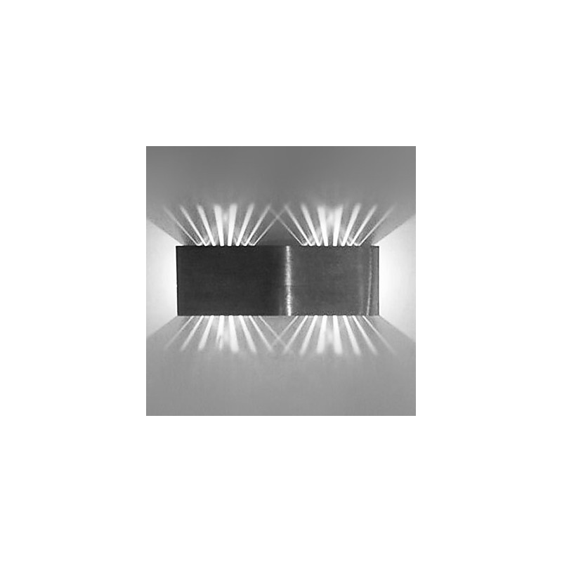 Applique da parete moderna a luce diffusa con 2 paralumi cubici