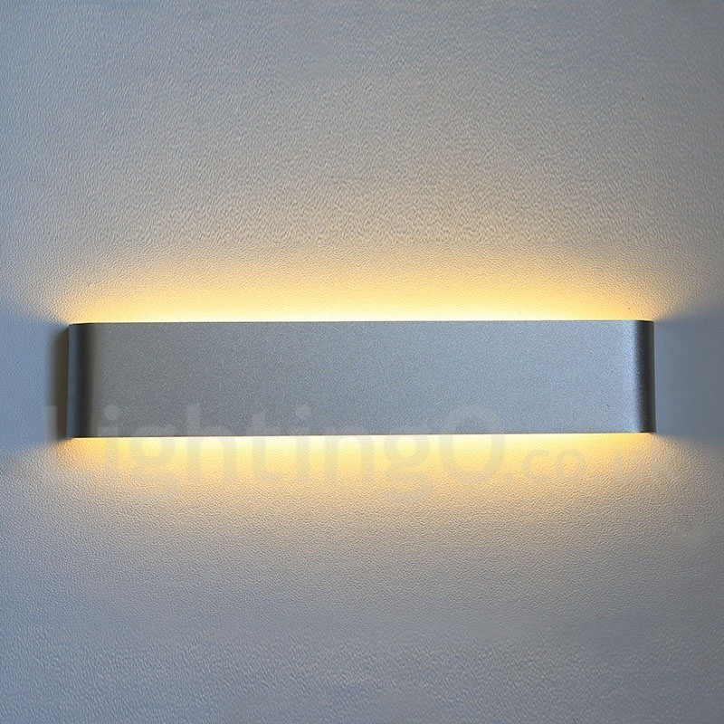Applique da parete LED moderna in metallo IP44 per bagno, camera da letto e soggiorno