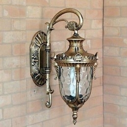 Applique da esterno classica in metallo e vetro
