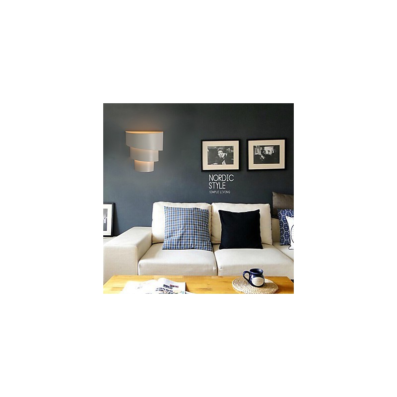 Applique da parete a conchiglia in ferro battuto, stile torcia, da testata letto
