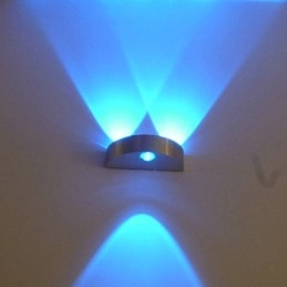 Applique da parete moderna in metallo con lampadina LED inclusa