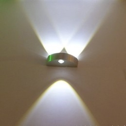 Applique da parete moderna in metallo con lampadina LED inclusa
