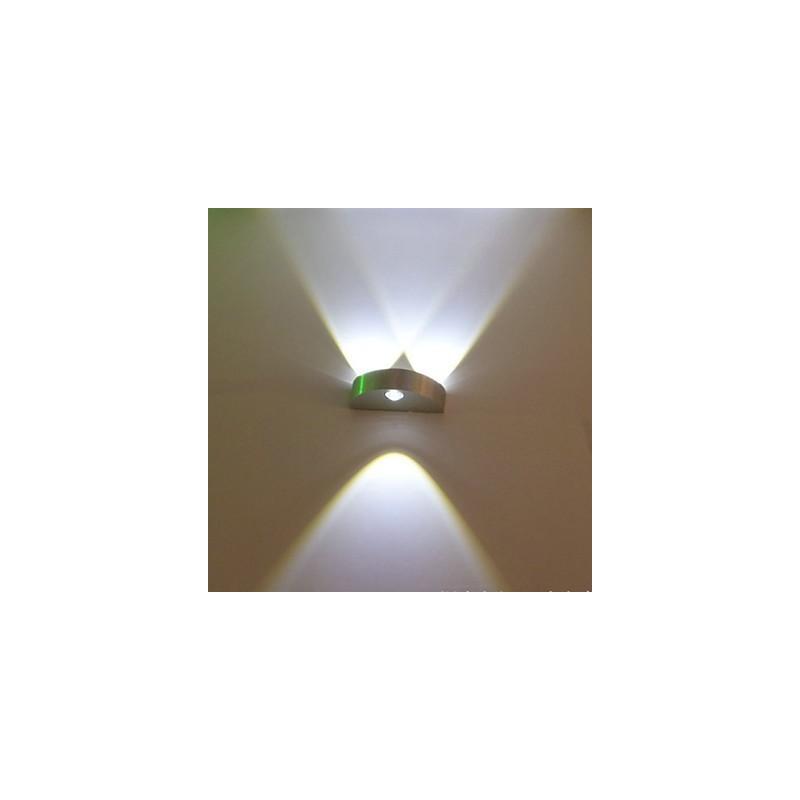 Applique da parete moderna in metallo con lampadina LED inclusa