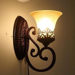 Applique da parete in vetro e ferro battuto in stile europeo per camera da letto