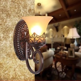 Applique da parete in vetro e ferro battuto in stile europeo per camera da letto