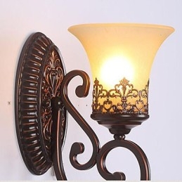 Applique da parete in vetro e ferro battuto in stile europeo per camera da letto