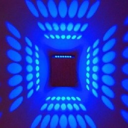 Applique da parete a filo moderna in metallo bianco con LED integrato