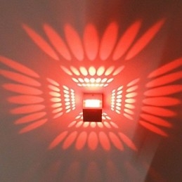 Applique da parete a filo moderna in metallo bianco con LED integrato