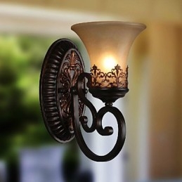 Applique da parete vintage 1 luce in resina con paralume in vetro beige