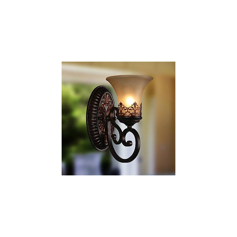 Applique da parete vintage 1 luce in resina con paralume in vetro beige