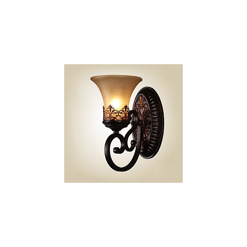 Applique da parete vintage 1 luce in resina con paralume in vetro beige