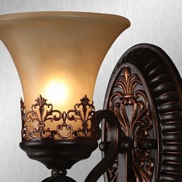Applique da parete vintage 1 luce in resina con paralume in vetro beige