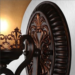 Applique da parete vintage 1 luce in resina con paralume in vetro beige