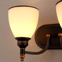 Applique da parete tradizionale europea nera con paralume in vetro bianco, 2 luci E26/E27