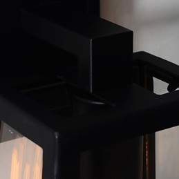 Applique da parete retrò in ferro nero con paralume in vetro trasparente