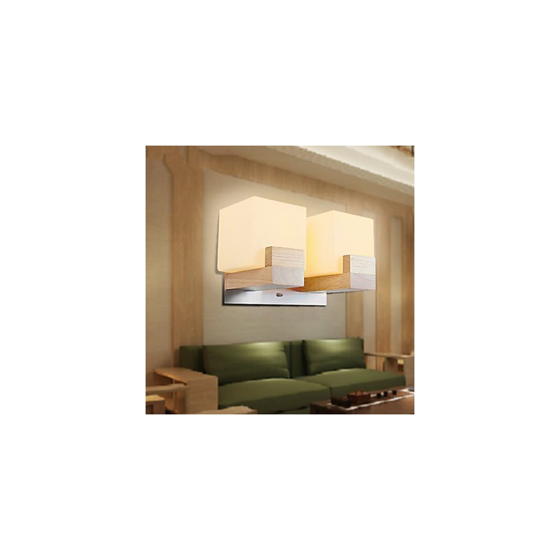 Applique da parete classica Mini in legno/bambù finitura ottone con luce verso l'alto