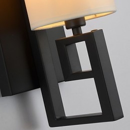 Applique da parete classica nera con paralume in tessuto bianco, 55 cm