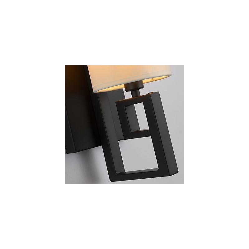 Applique da parete classica nera con paralume in tessuto bianco, 55 cm