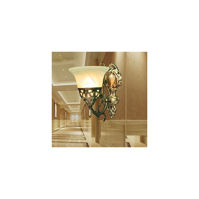Applique da parete in metallo finitura bronzo, paralume in vetro bianco, E26/E27, 40 W, 28 cm