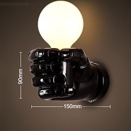 Applique da parete LED a forma di pugno europeo destro in resina, stile rustico