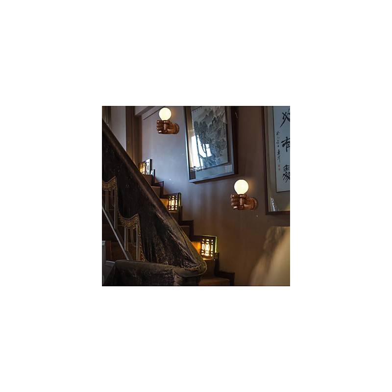 Applique da parete LED a forma di pugno europeo destro in resina, stile rustico