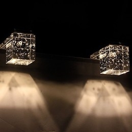 Applique da bagno LED moderna a 3 luci, paralume cubico in vetro, finitura argento