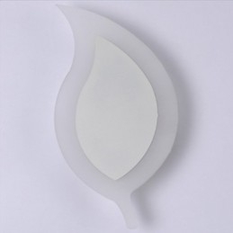 Applique da parete moderna in acrilico con piccole foglie in lega