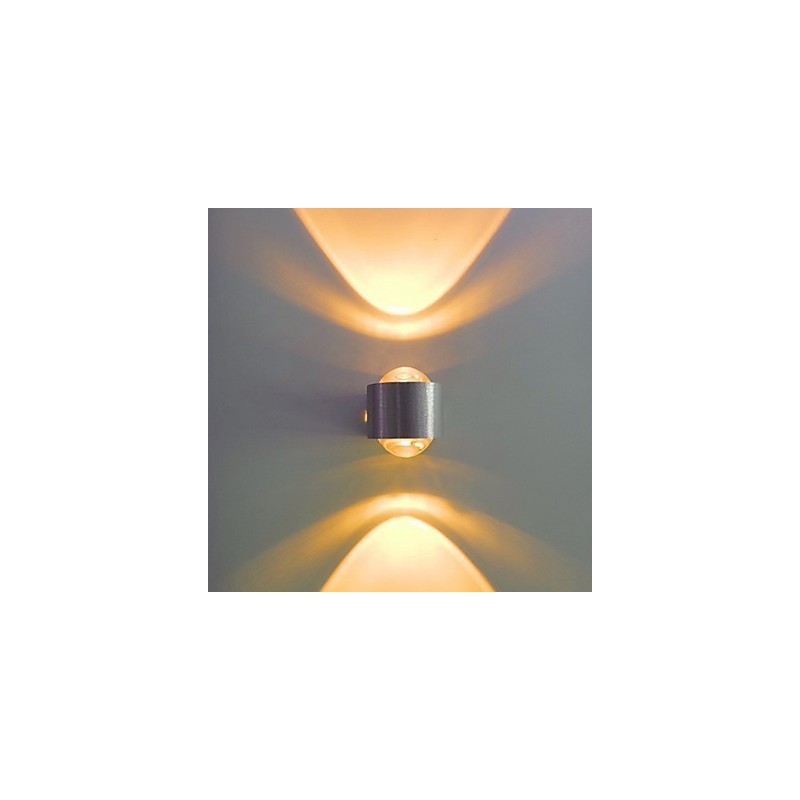 Applique da parete a filo moderna in metallo argentato con LED integrato