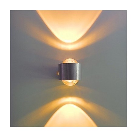 Applique da parete a filo moderna in metallo argentato con LED integrato
