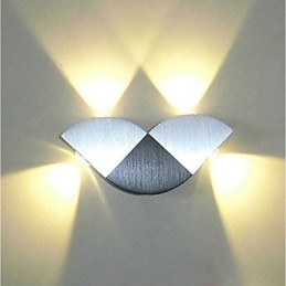 Applique da parete mini con luce ambientale multicolore integrata, colore casuale