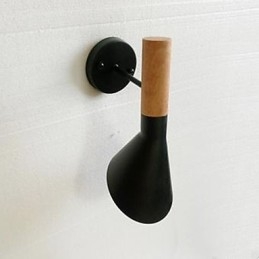 Applique da parete moderna in ferro battuto con effetto legno per soggiorno