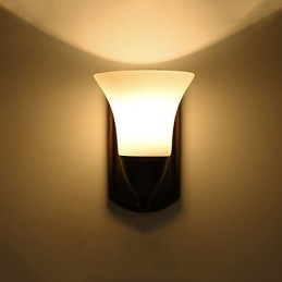 Applique da parete rustica finitura in ossido nero, luce ambientale, attacco E27