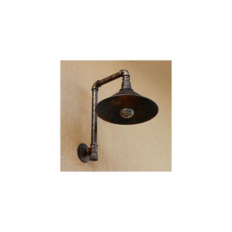Applique da parete rustica in ottone anticato con luce ambientale