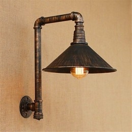 Applique da parete rustica in ottone anticato con luce ambientale