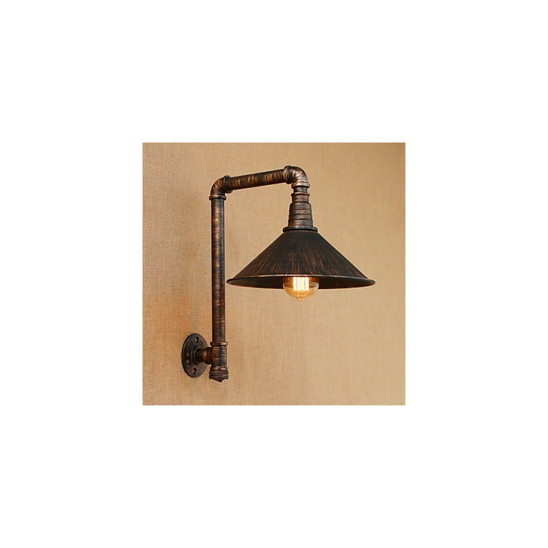 Applique da parete rustica in ottone anticato con luce ambientale
