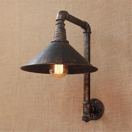 Applique da parete rustica in ottone anticato con luce ambientale
