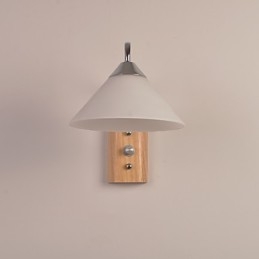 Applique da parete semplice con paralume in vetro e legno massello