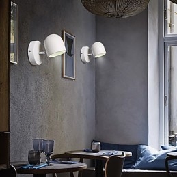 Applique da parete moderna e contemporanea con luce ambientale