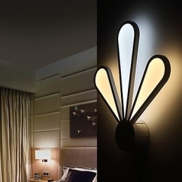 Applique da parete moderna in acrilico e metallo con LED integrato, 30 x 40 cm