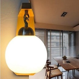Applique da parete da comodino in legno e bambù con paralume in vetro