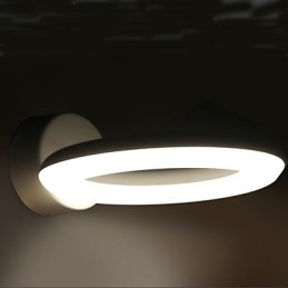 Applique da parete moderna e contemporanea dipinta con luce ambientale LED integrato