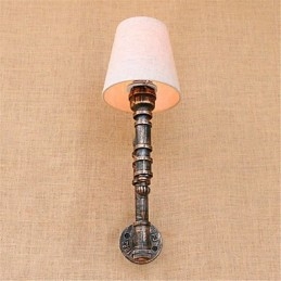 Applique da parete rustica in ottone anticato con lampadina E26/E27 inclusa