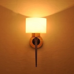 Applique da parete semplice con paralume in vetro e legno massello