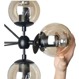 Lampadario retrò in metallo e cristallo nero con paralumi in vetro marrone e grigio