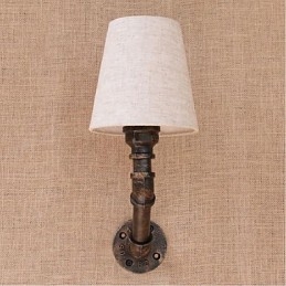 Applique da parete rustica in ottone con luce ambientale